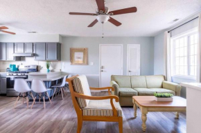 Bright 2BR Walking Distance from the Beach